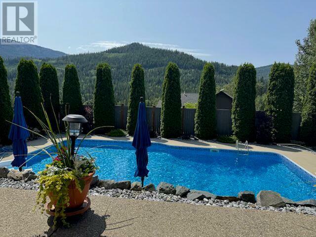Property Photo: 1009 Silvertip Road BC V0G 1Y0