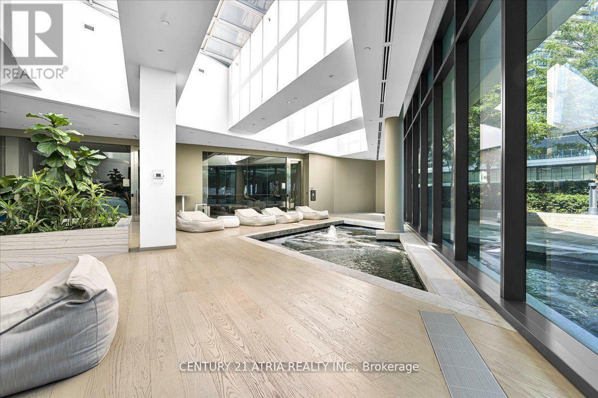Property Photo: 88 Harbour Street 6210 ON M5J 0C3