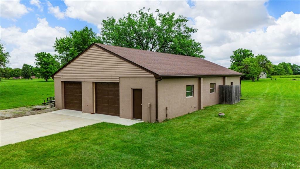 Property Photo: 6885 Peters Road OH 45371