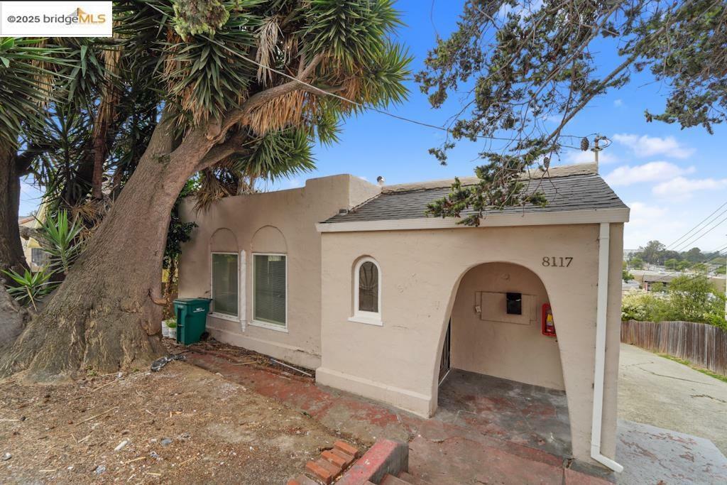 Property Photo:  8117 Ney Ave  CA 94605 