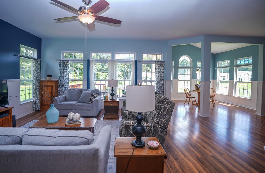 Property Photo: 37275 Longboat Ct VA 23356