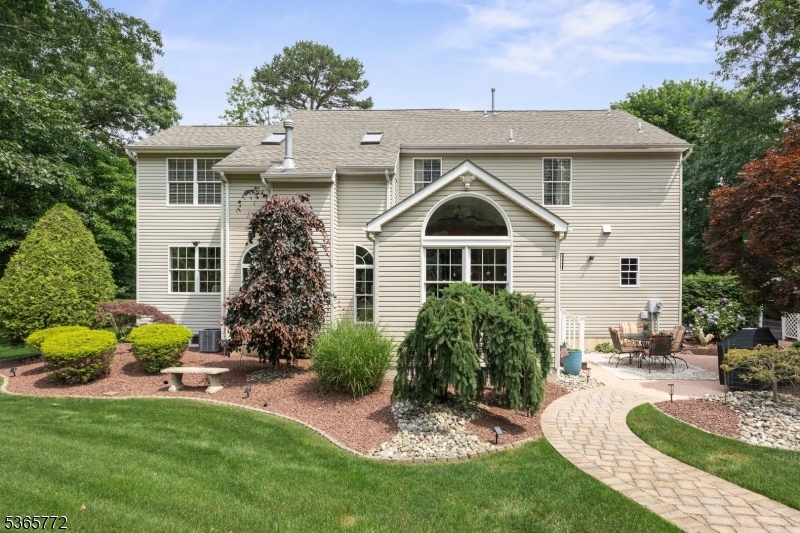 Property Photo: 7 Oak Leaf Dr NJ 08533