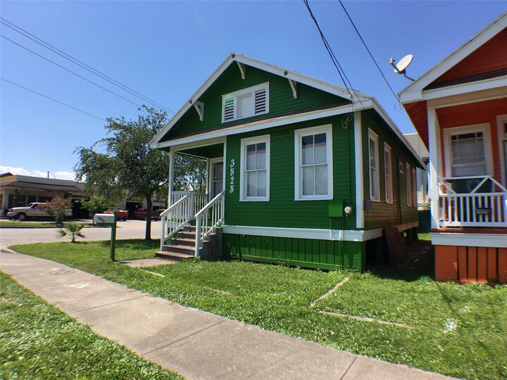 Property Photo:  3828 Avenue M 1/2  TX 77550 