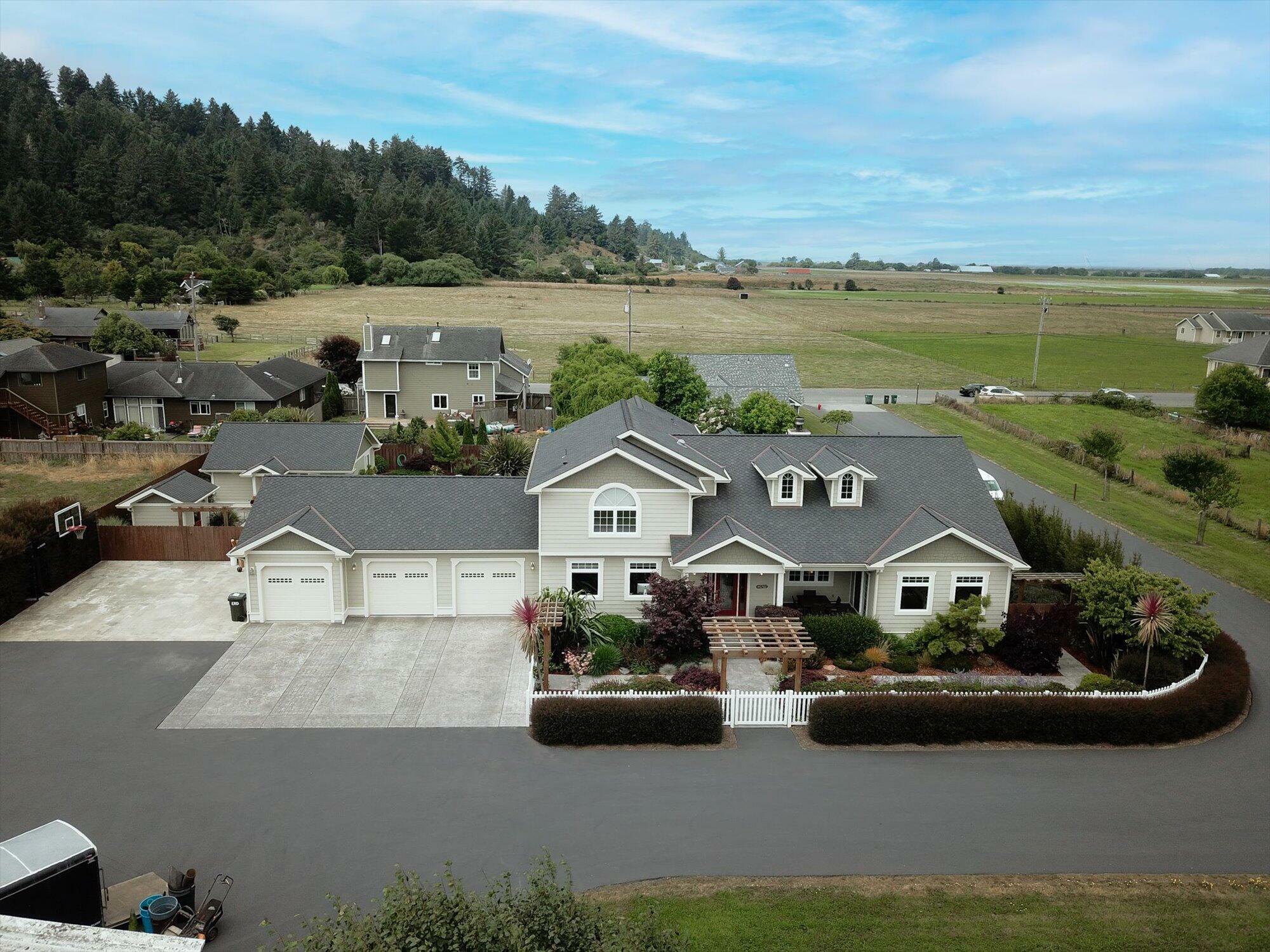 Property Photo: 319 Milky Way CA 95536