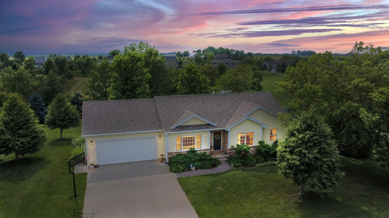 Property Photo: 1639 Briar Lane IA 50219