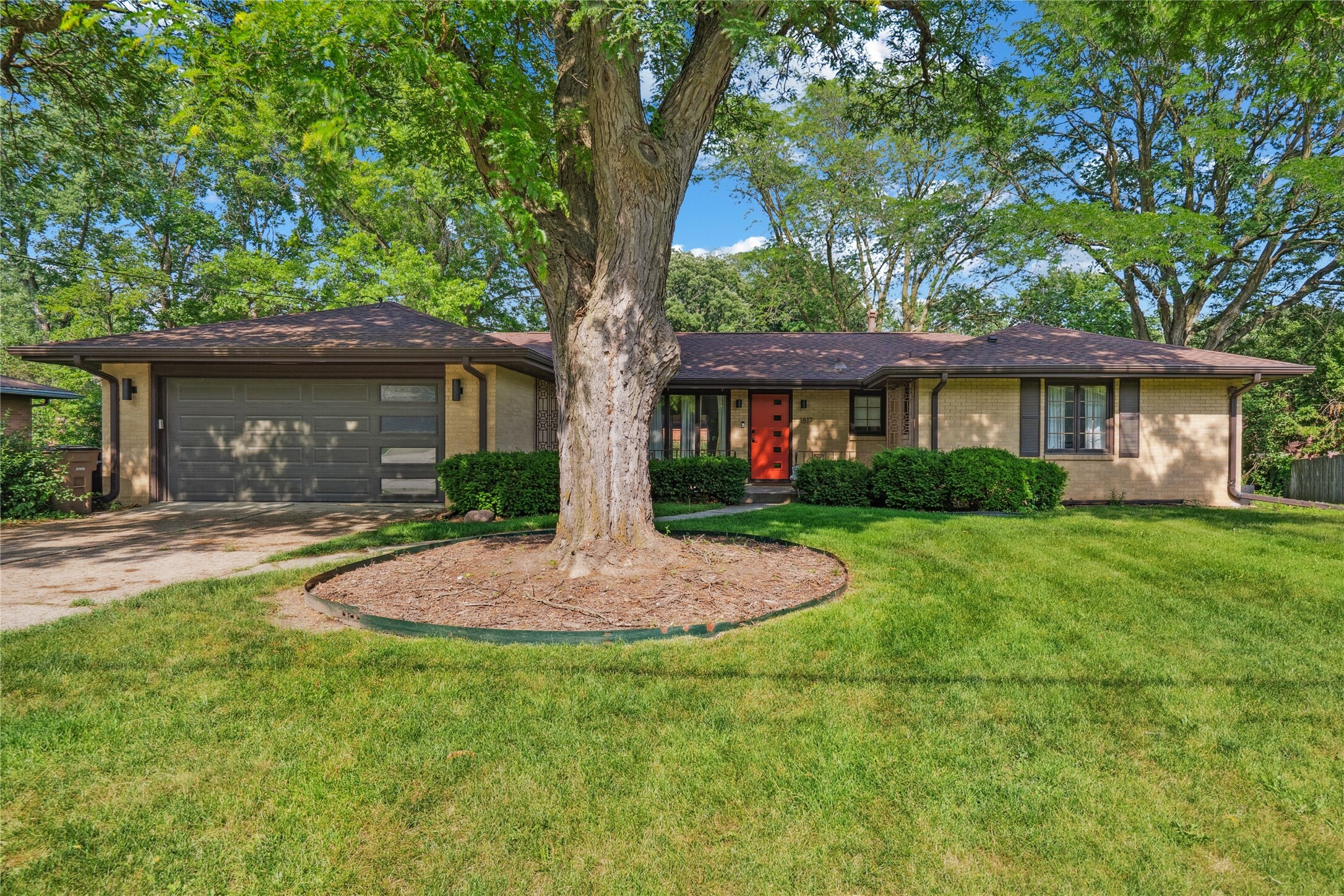Property Photo: 1817 75th Street IA 50324