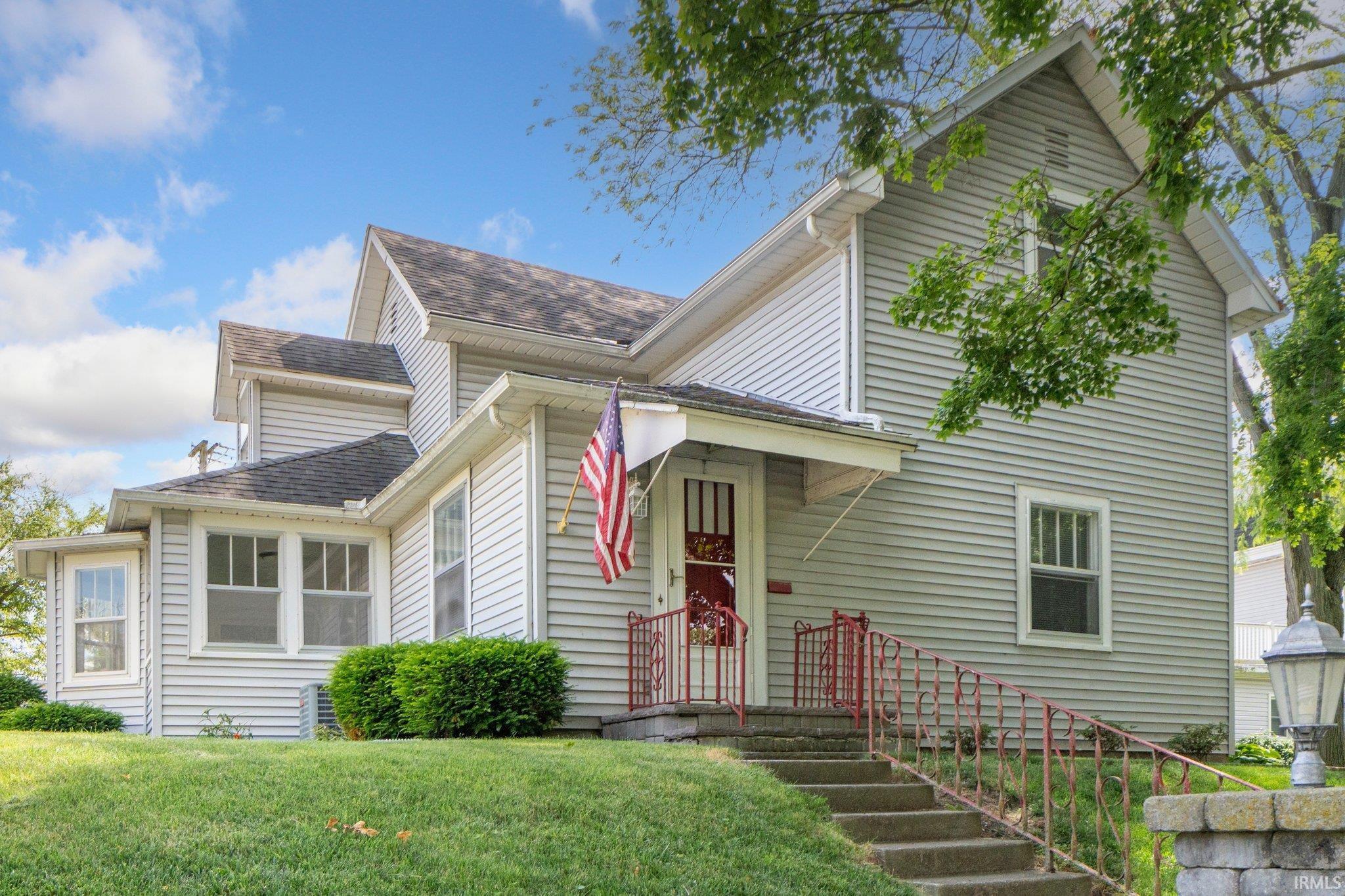 Property Photo: 428 E Washington Street IN 46714