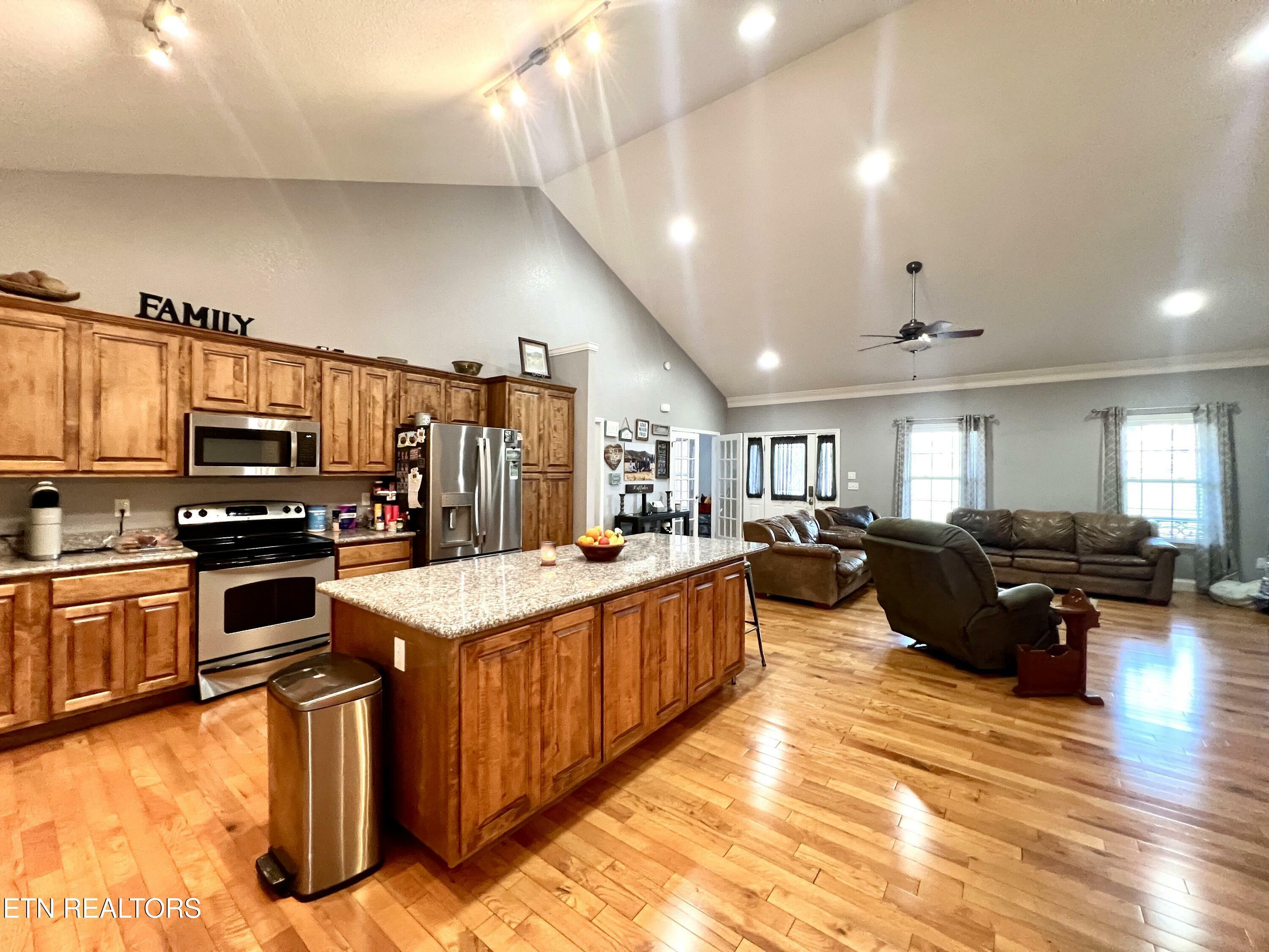 Property Photo: 1329 Robert Ridge Rd TN 37862