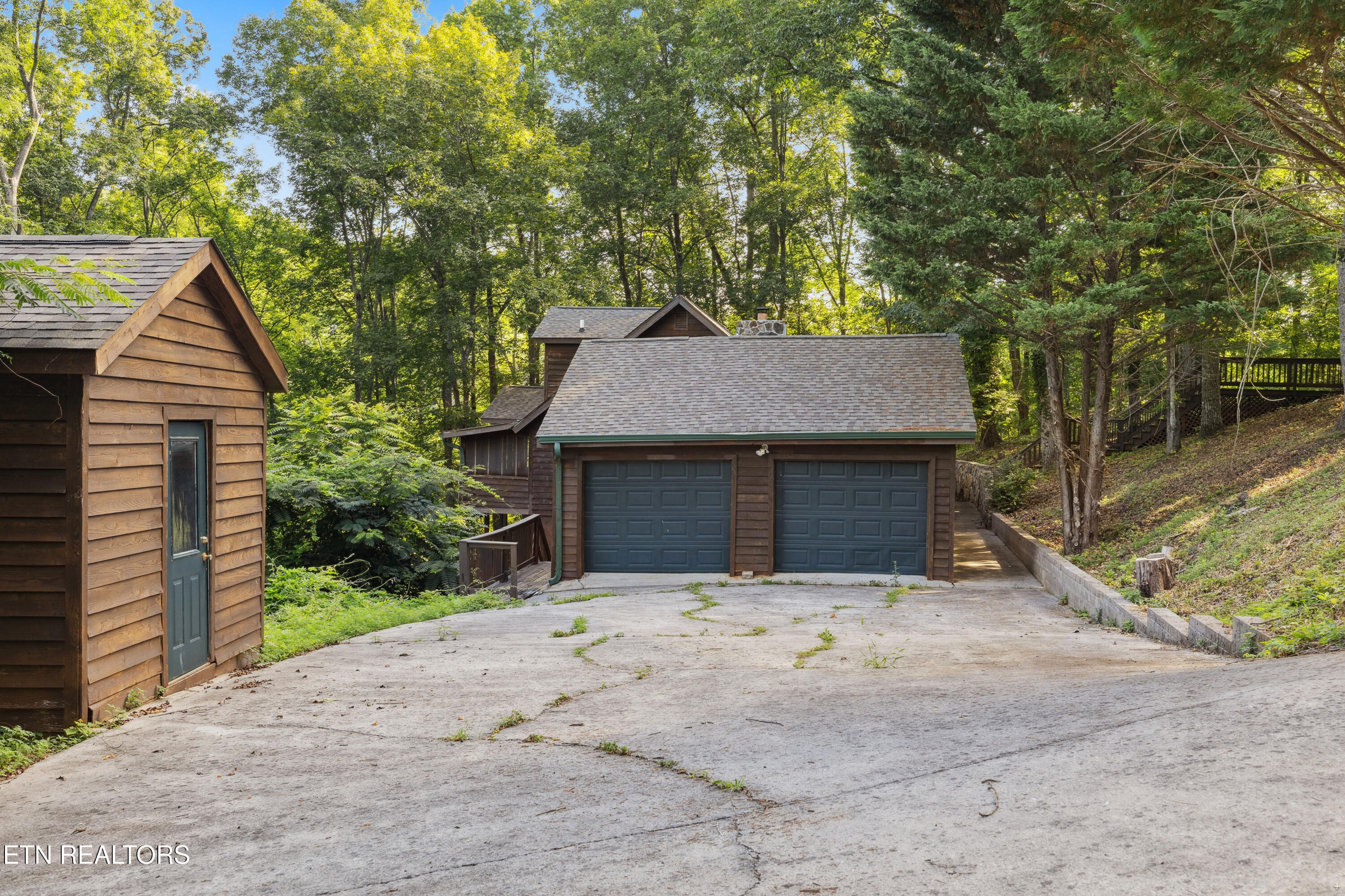 Property Photo: 521 Laurel Lake Circle TN 37354