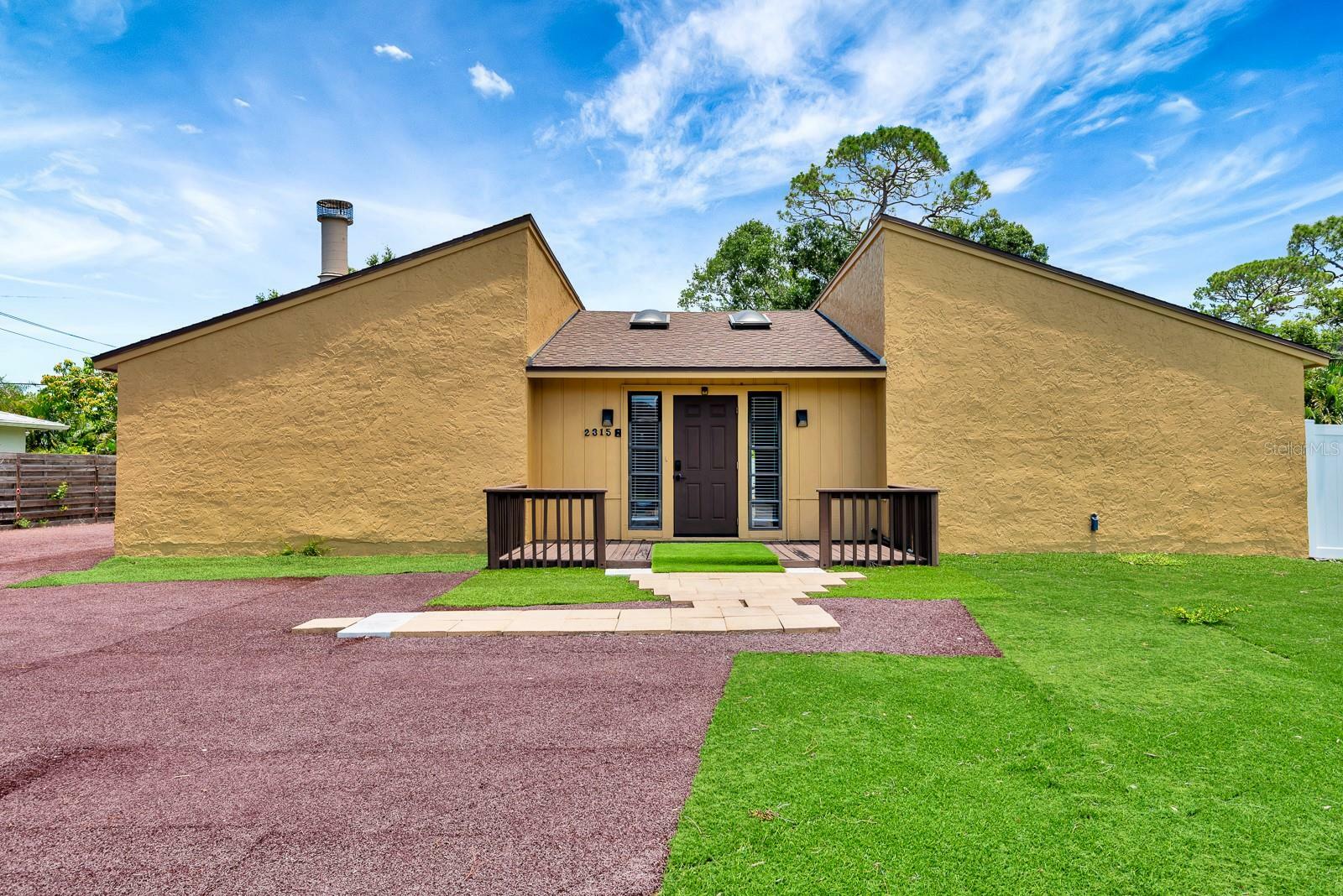 Property Photo: 2315 Riverwood Pines Drive FL 34231