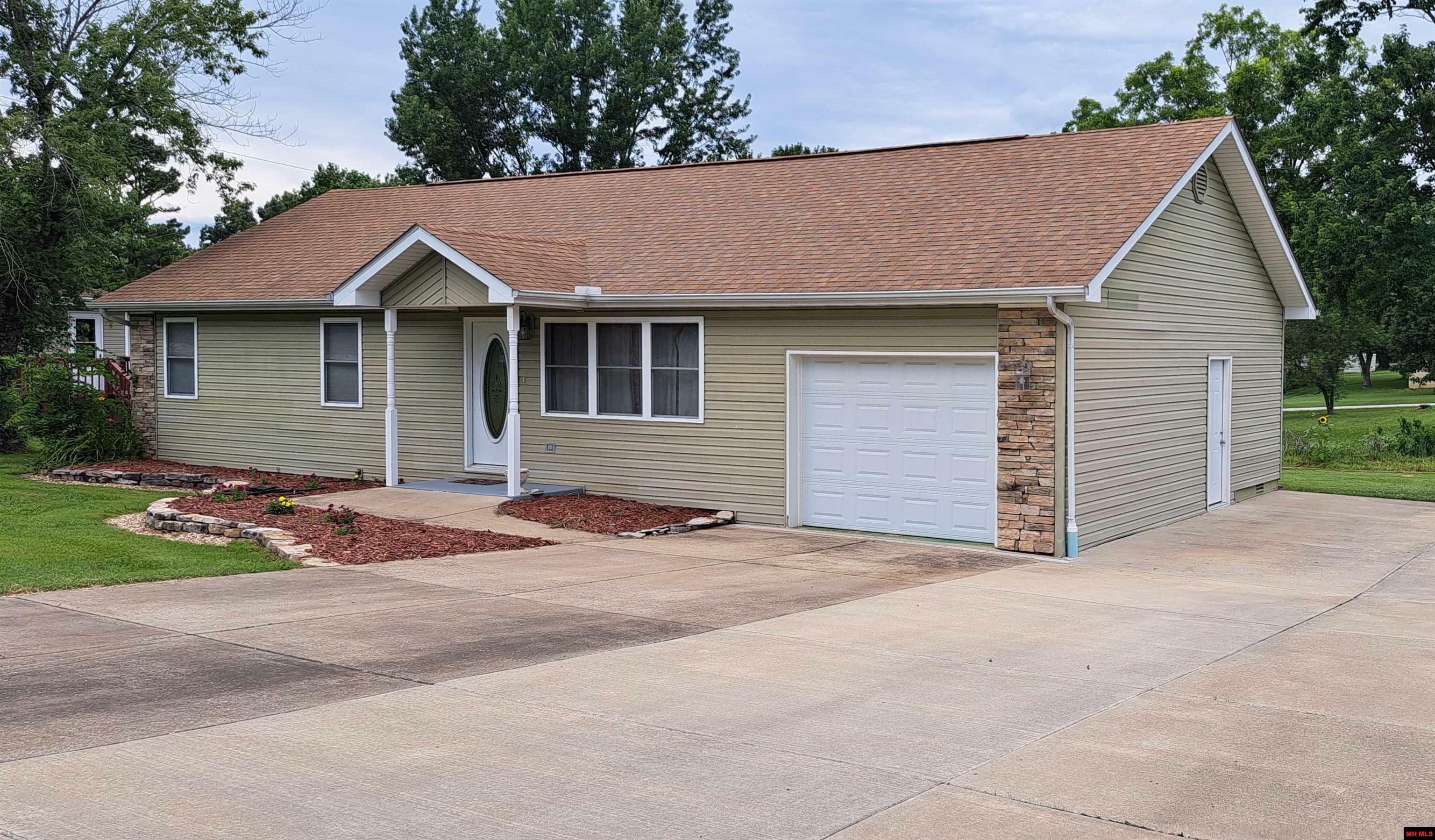 Property Photo: 624 Pine Street AR 72635
