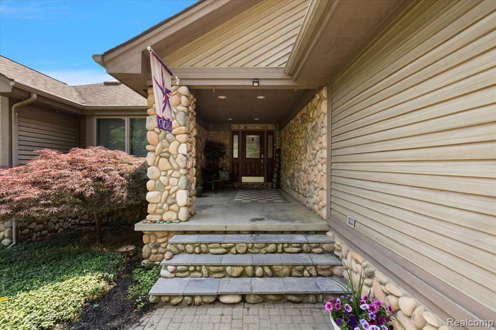 Property Photo: 321 Wolfe Road MI 48462 9044