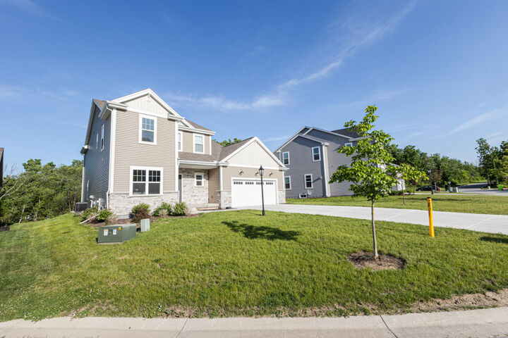 Property Photo:  310 Paradise Ct  WI 53029 