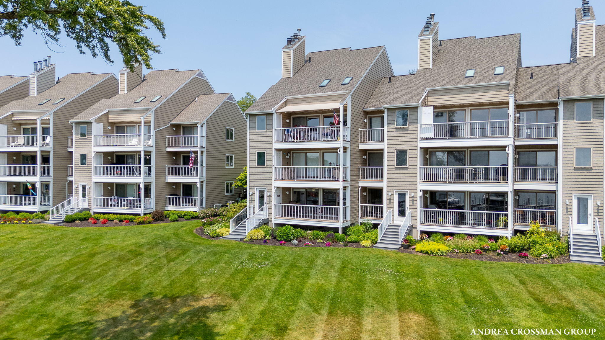 Property Photo: 422 Howard Avenue MI 49424