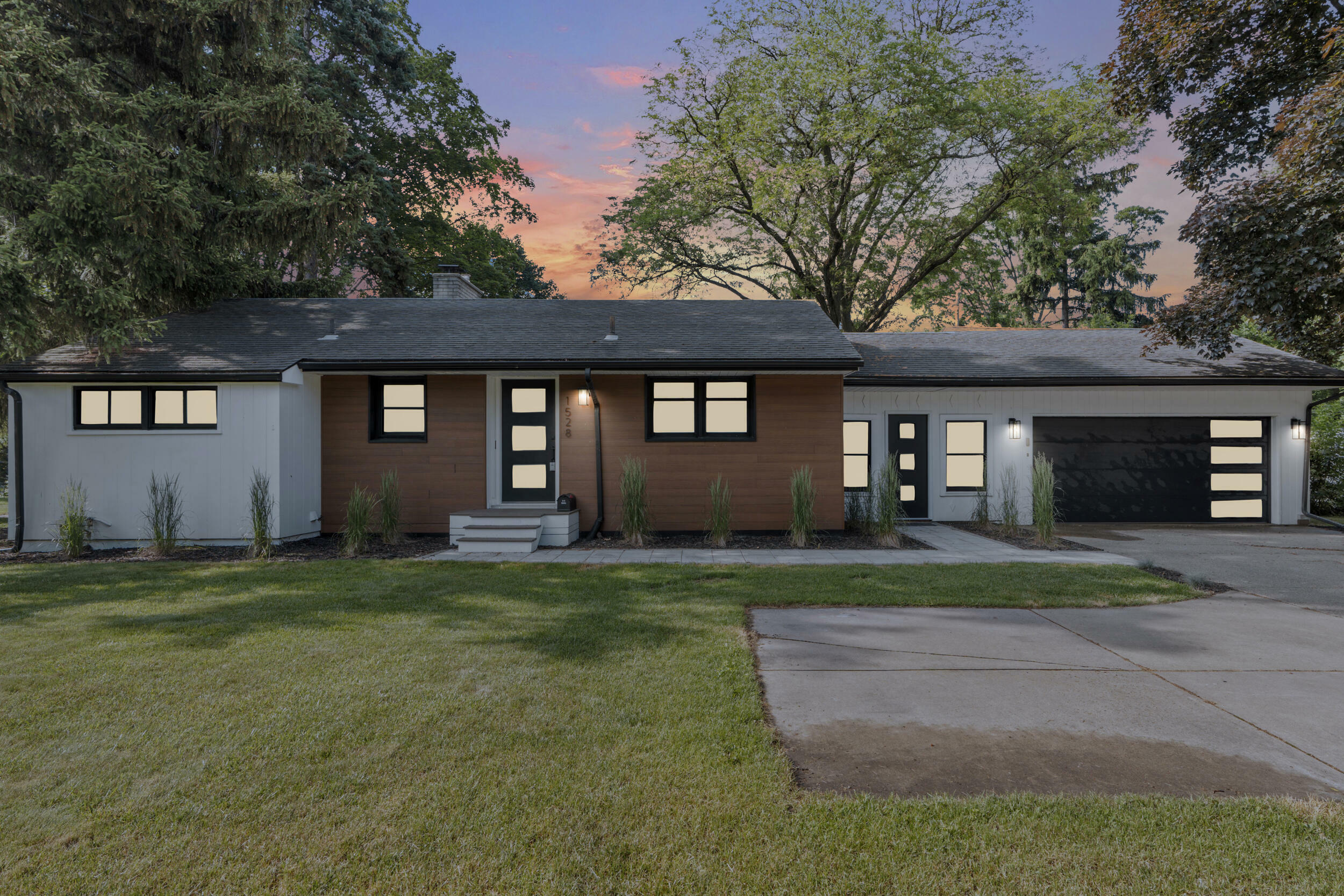 Property Photo: 1528 E Maple Road MI 48009