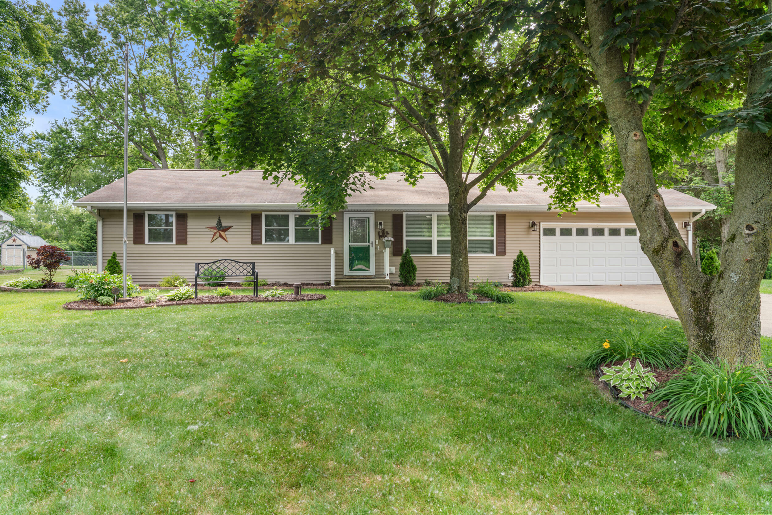 Property Photo:  587 N Union City Road  MI 49036 