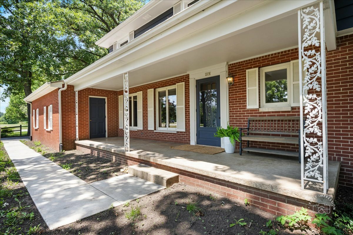 Property Photo: 6S903 Davis Road IL 60511