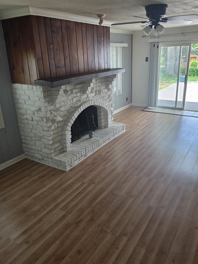 Property Photo:  112 Sweetbriar Court  IL 60177 