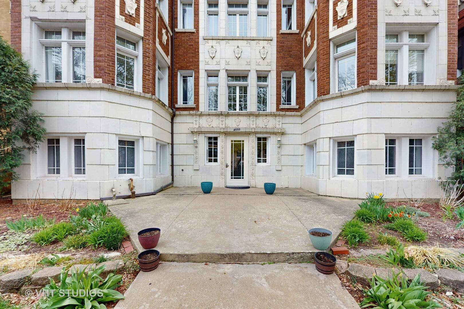Property Photo: 4550 N Malden Street 1W IL 60640