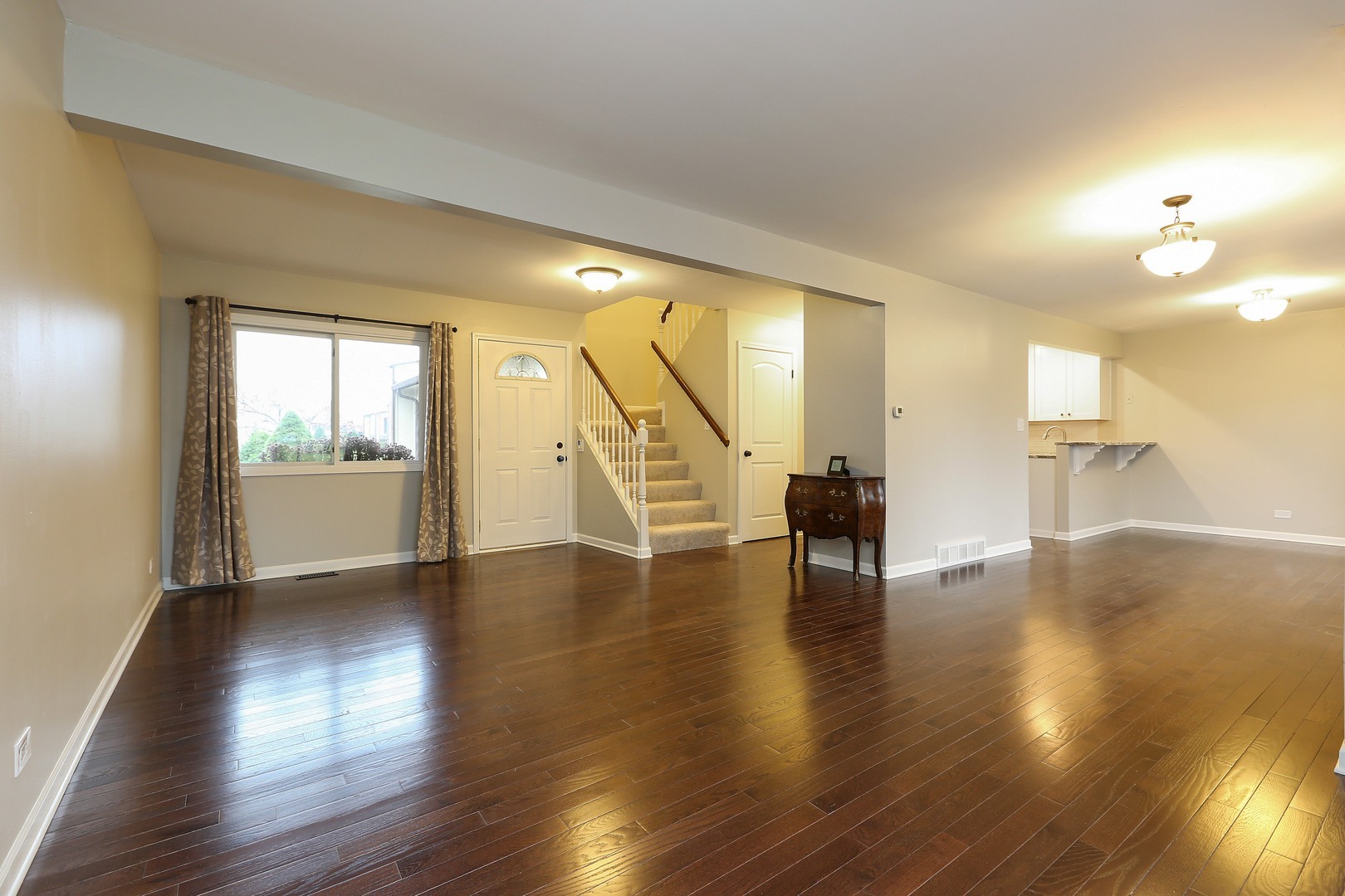 Property Photo: 10 Hawthorne Square IL 60525