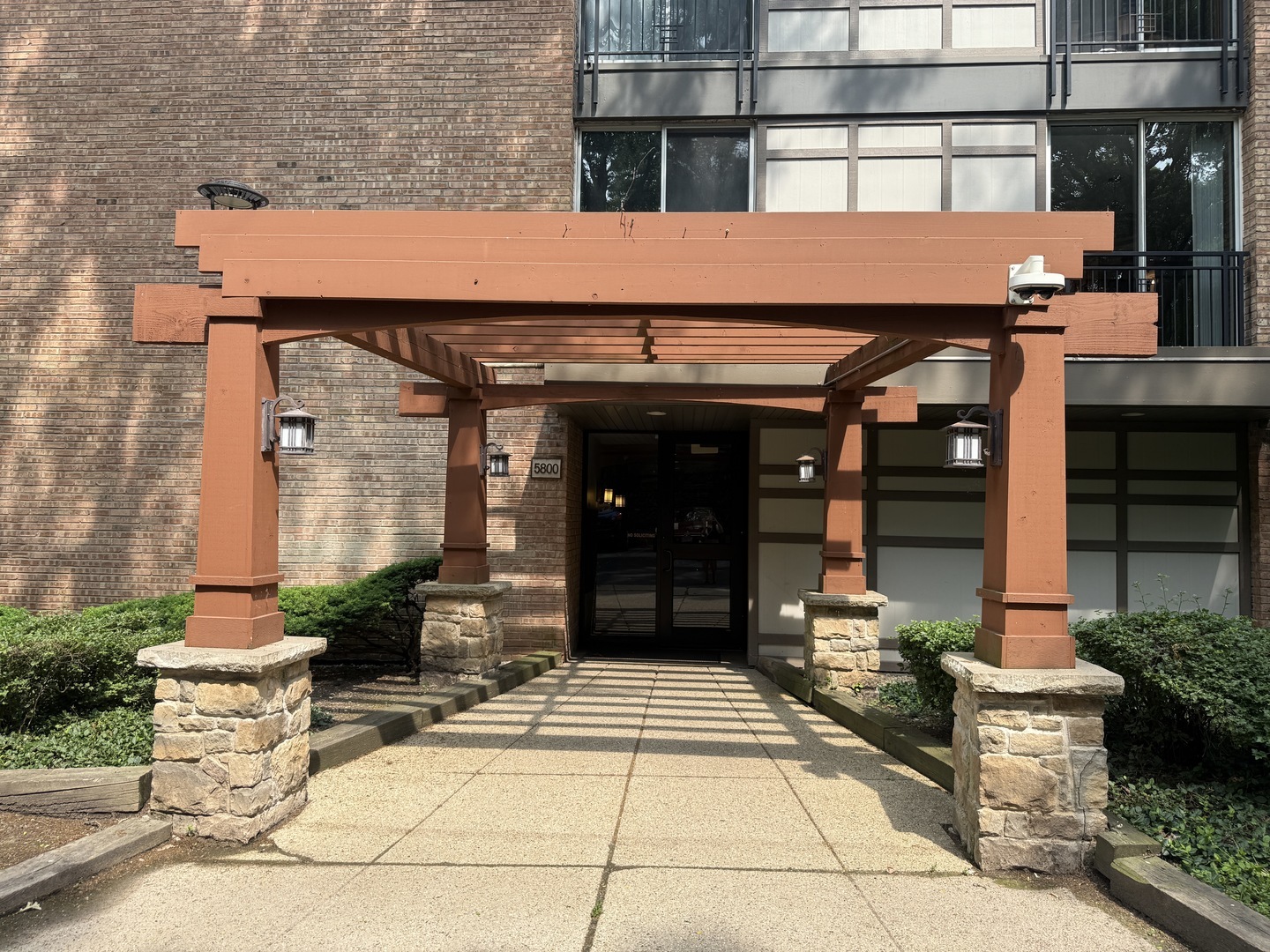 Property Photo:  5800 Oakwood Drive 2J  IL 60532 