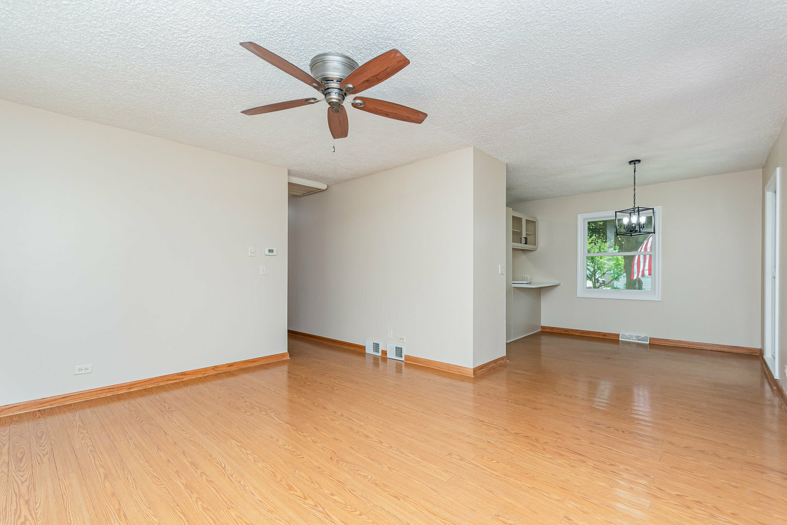 Property Photo: 741 Gates Street IL 60185