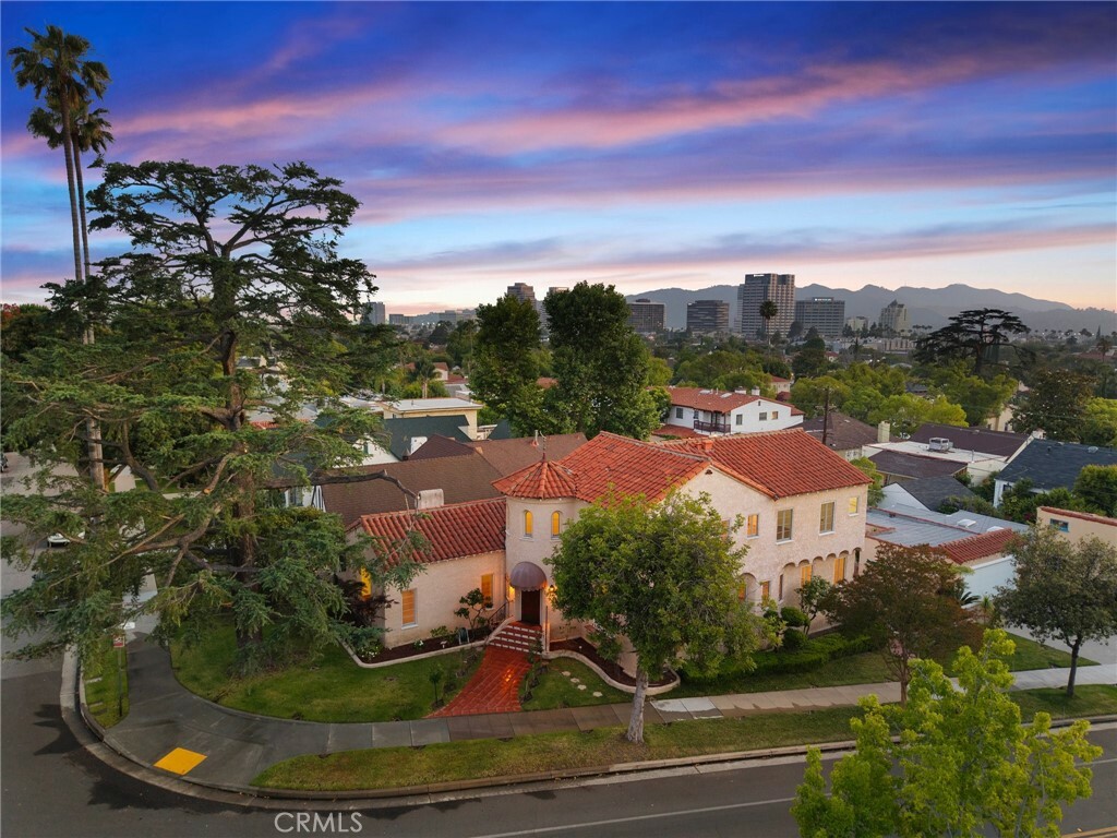 Property Photo: 1161 N Everett Street CA 91207