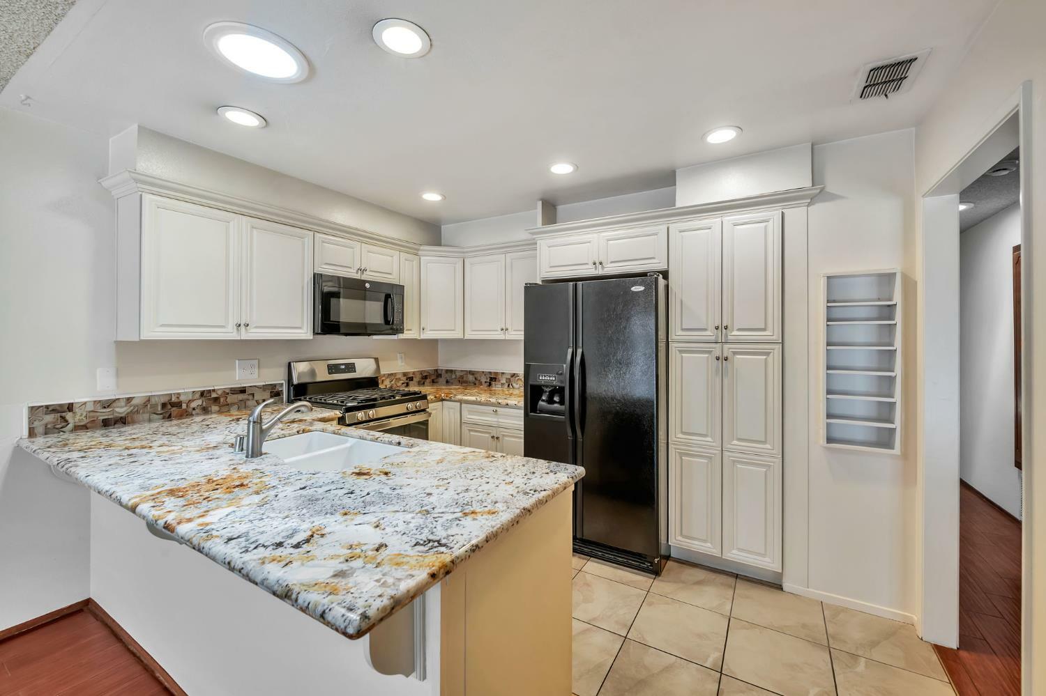 Property Photo: 7039 La Costa Lane CA 95621