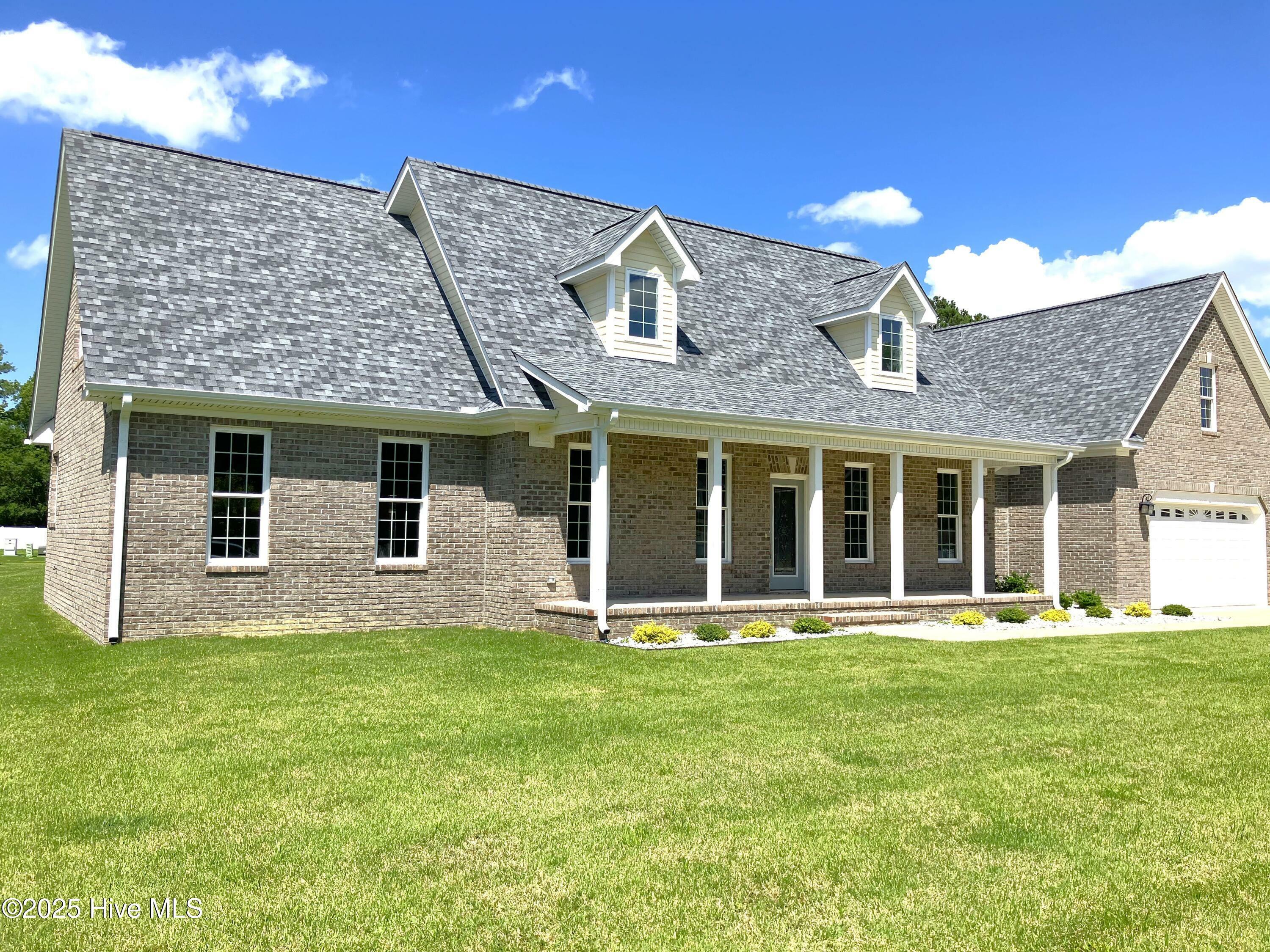 Property Photo: 407 King Richard Court NC 28546