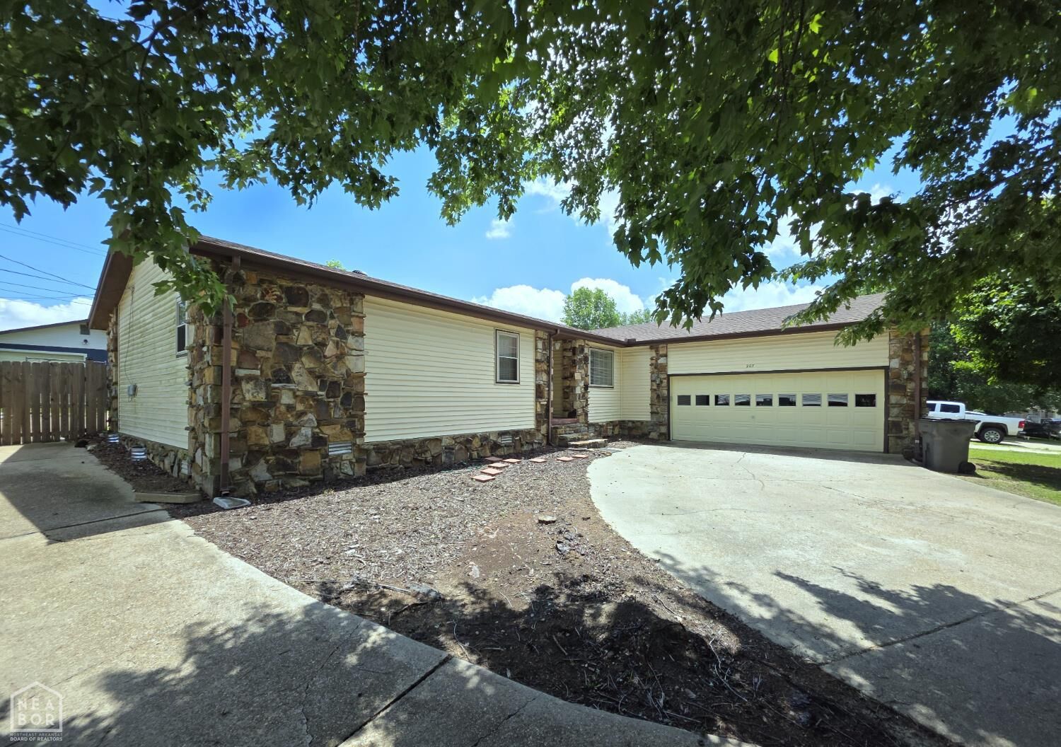 Property Photo:  207 Keasler Drive  AR 72450 