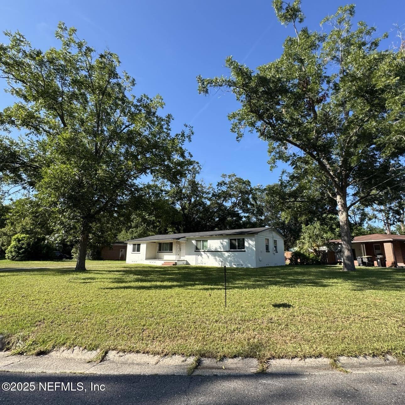 Property Photo: 6325 Autlan Drive FL 32210