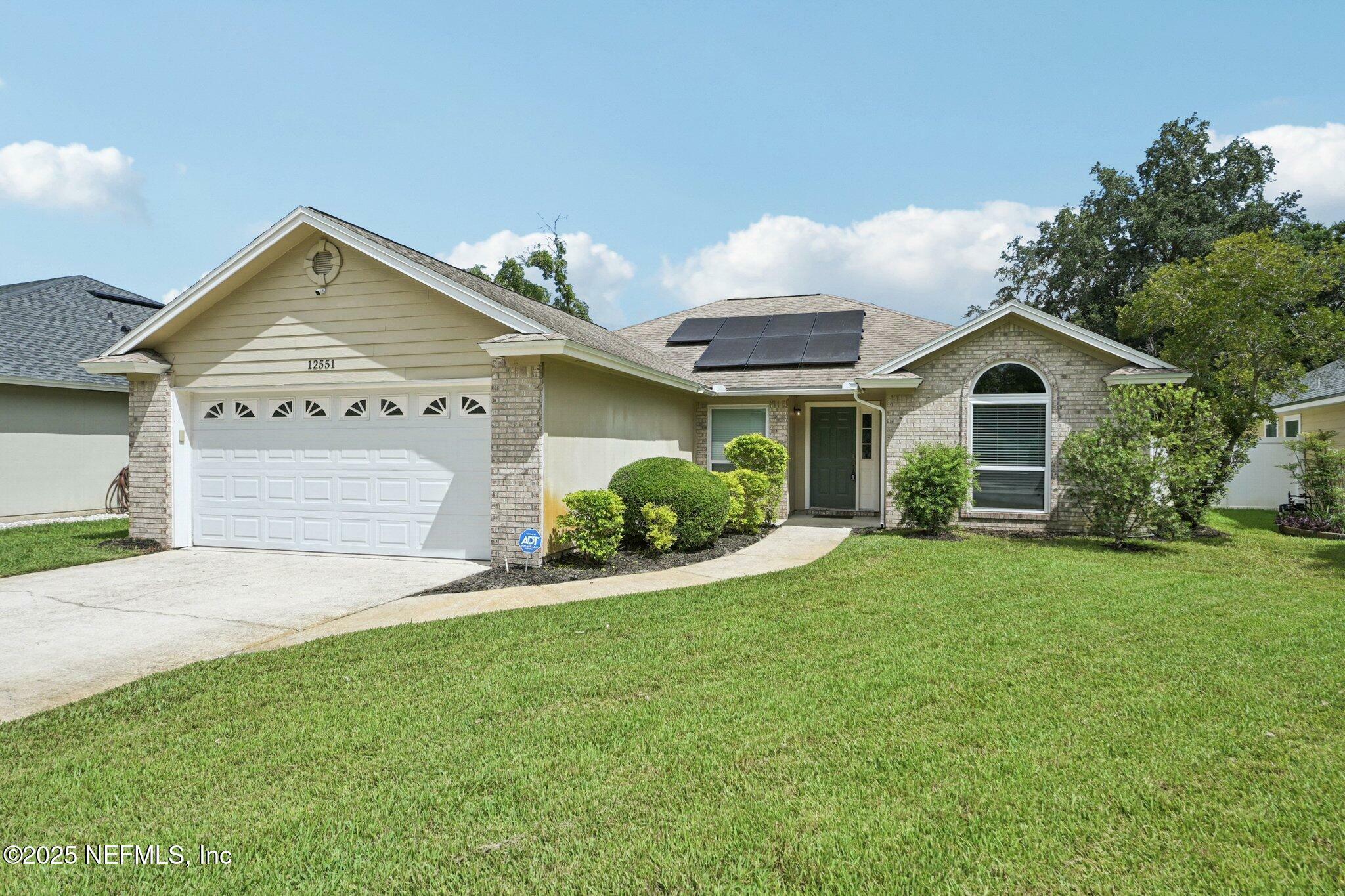 Property Photo: 12551 Hunters Branch Way FL 32224