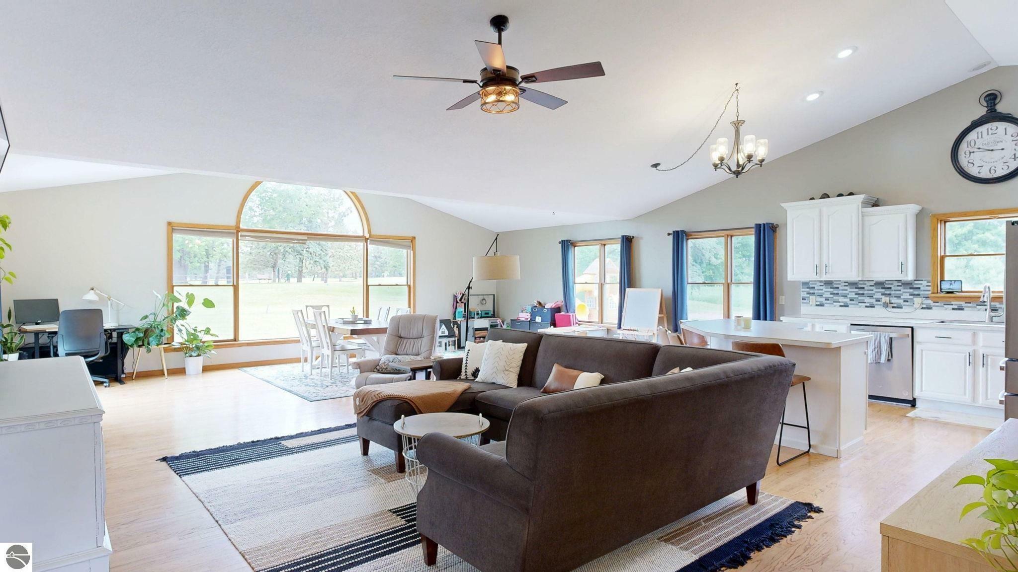 Property Photo: 1006 N Clubhouse Drive MI 48893