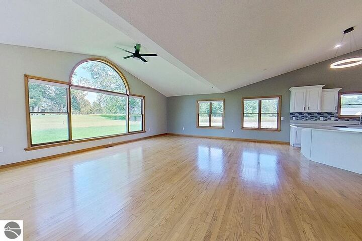 Property Photo: 1006 N Clubhouse Drive MI 48893