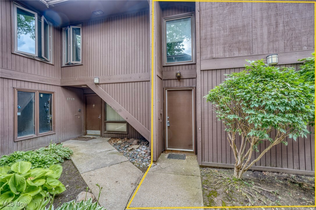 Property Photo: 3721 Mayfield Road 3721 OH 44118