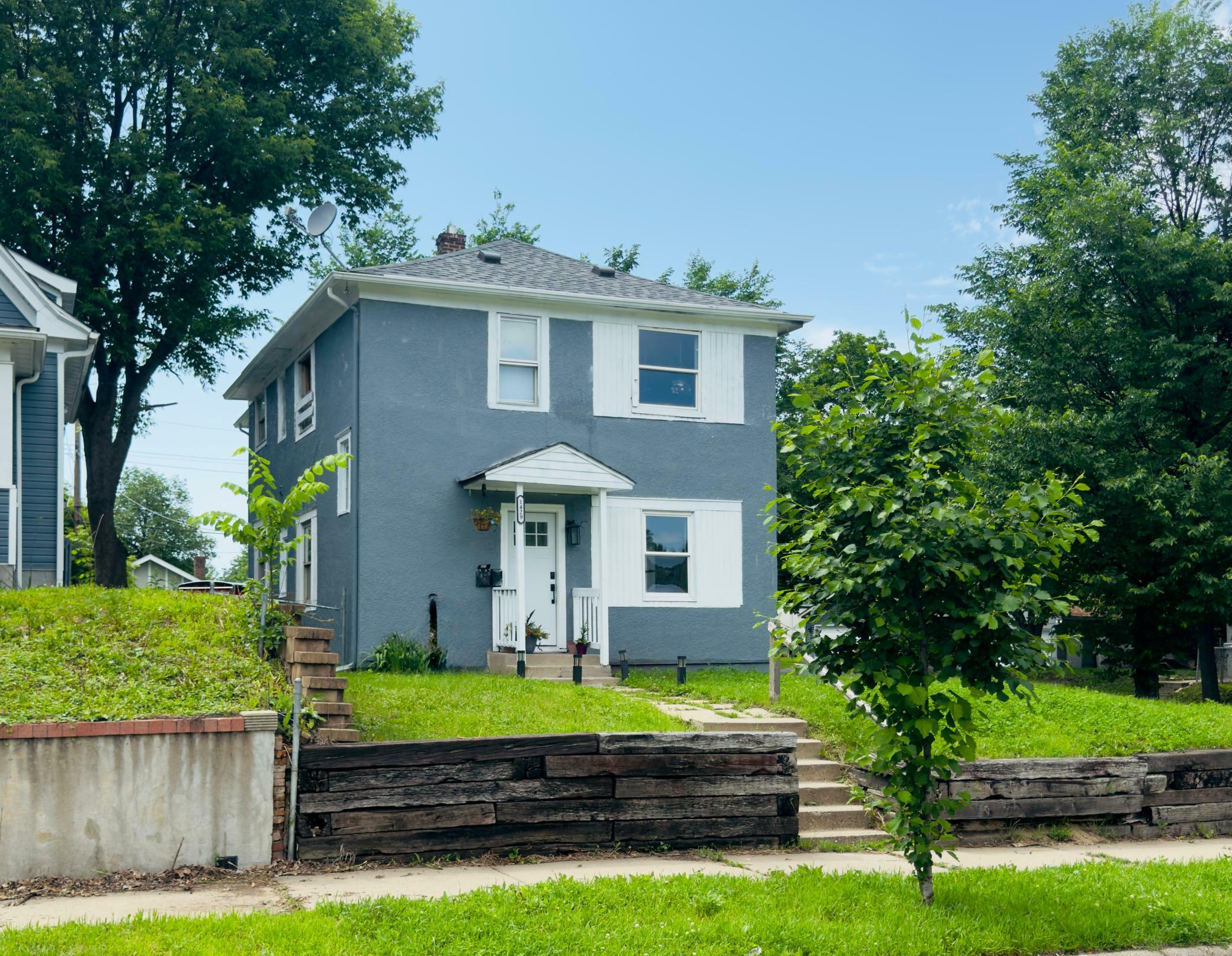 Property Photo:  1429 Logan Avenue N  MN 55411 
