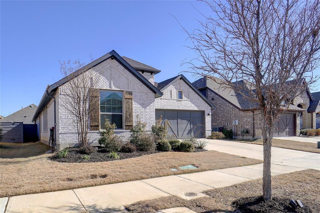 Property Photo: 6013 Mapleshade Way TX 76227