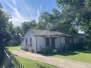 Property Photo: 3018 S Marsalis Avenue TX 75216