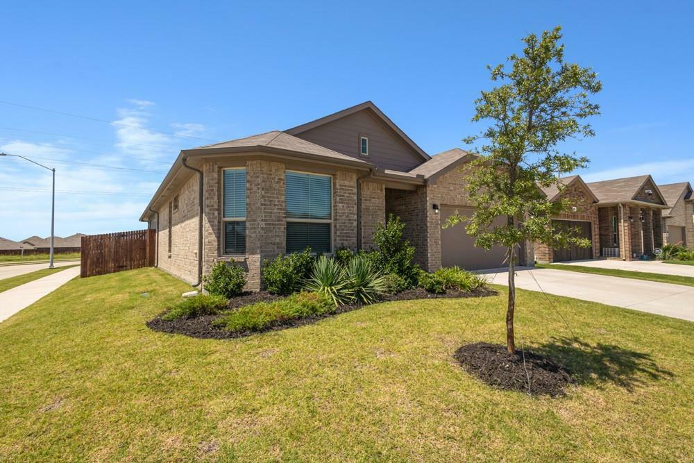 Property Photo: 1160 Kirkham Way TX 76247
