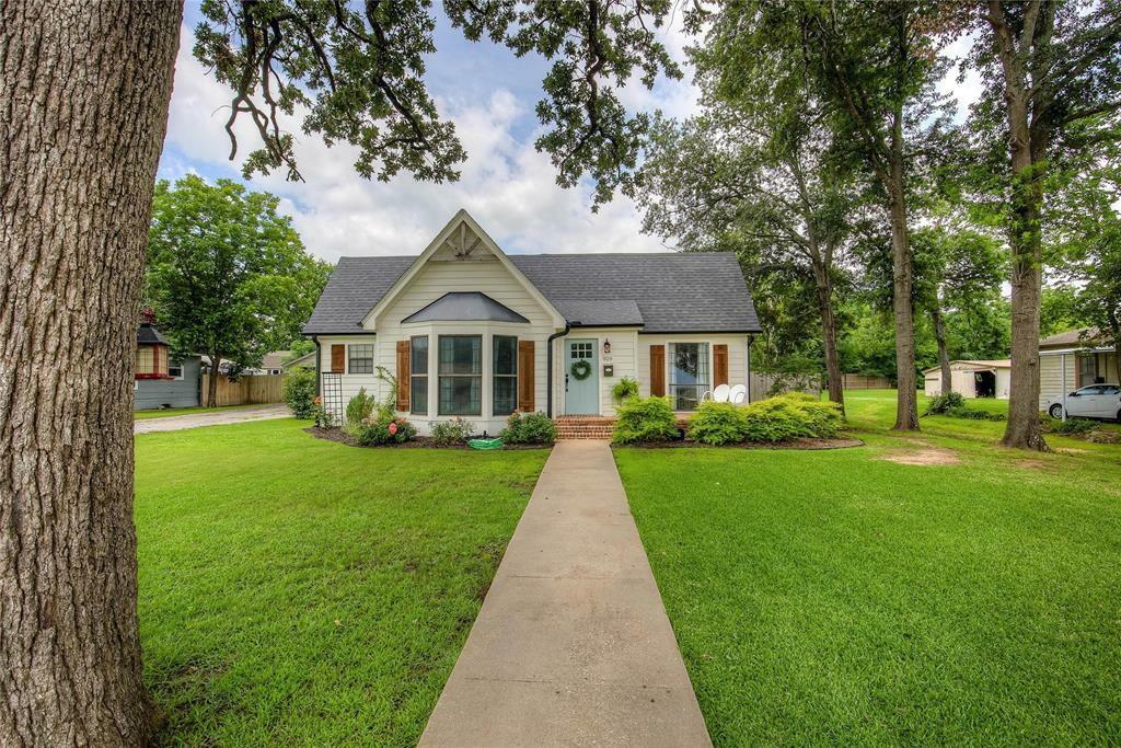 Property Photo: 929 Church Street TX 75482