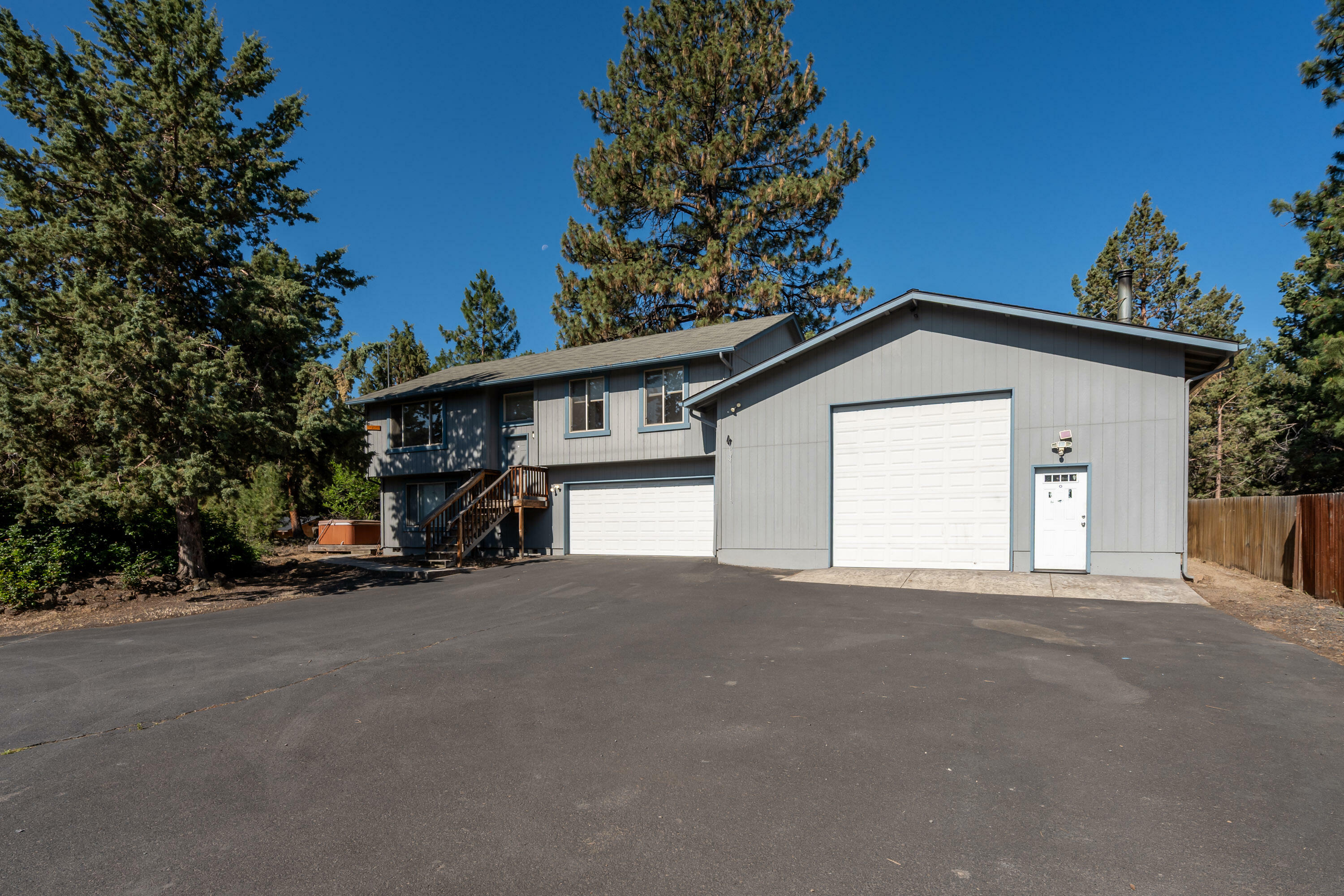 Property Photo: 61235 Benham Road OR 97702