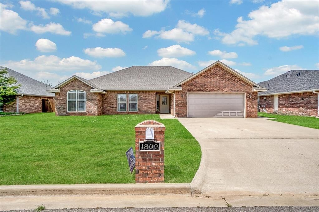 Property Photo: 1809 Foxtail Circle OK 73521