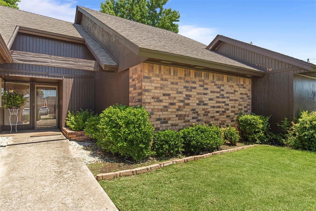 Property Photo: 10424 S Hudson Avenue OK 73139