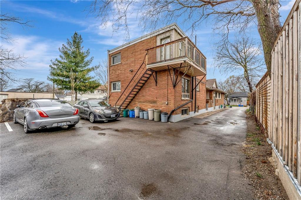 Property Photo: 82 Albert Street 3 ON L2R 2H1