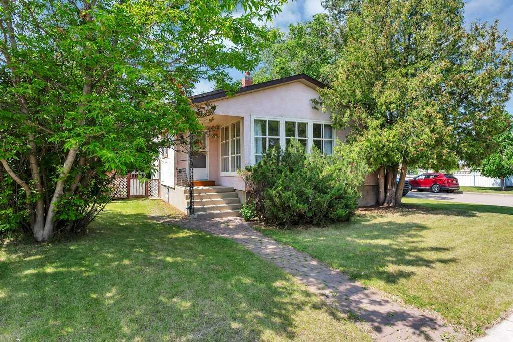 4525 Moore Crescent  Red Deer AB T4N 2M1 photo