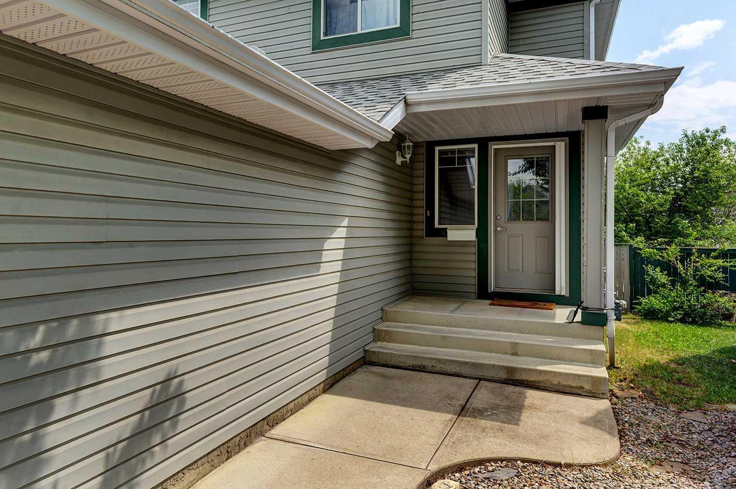 Property Photo: 38 Somerside Place SW AB T2Y 3V3