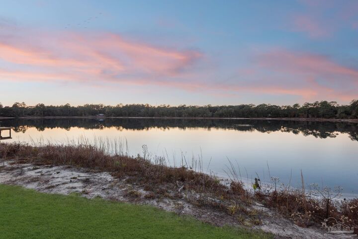 Property Photo: 7917 Twin Lake Dr FL 32583