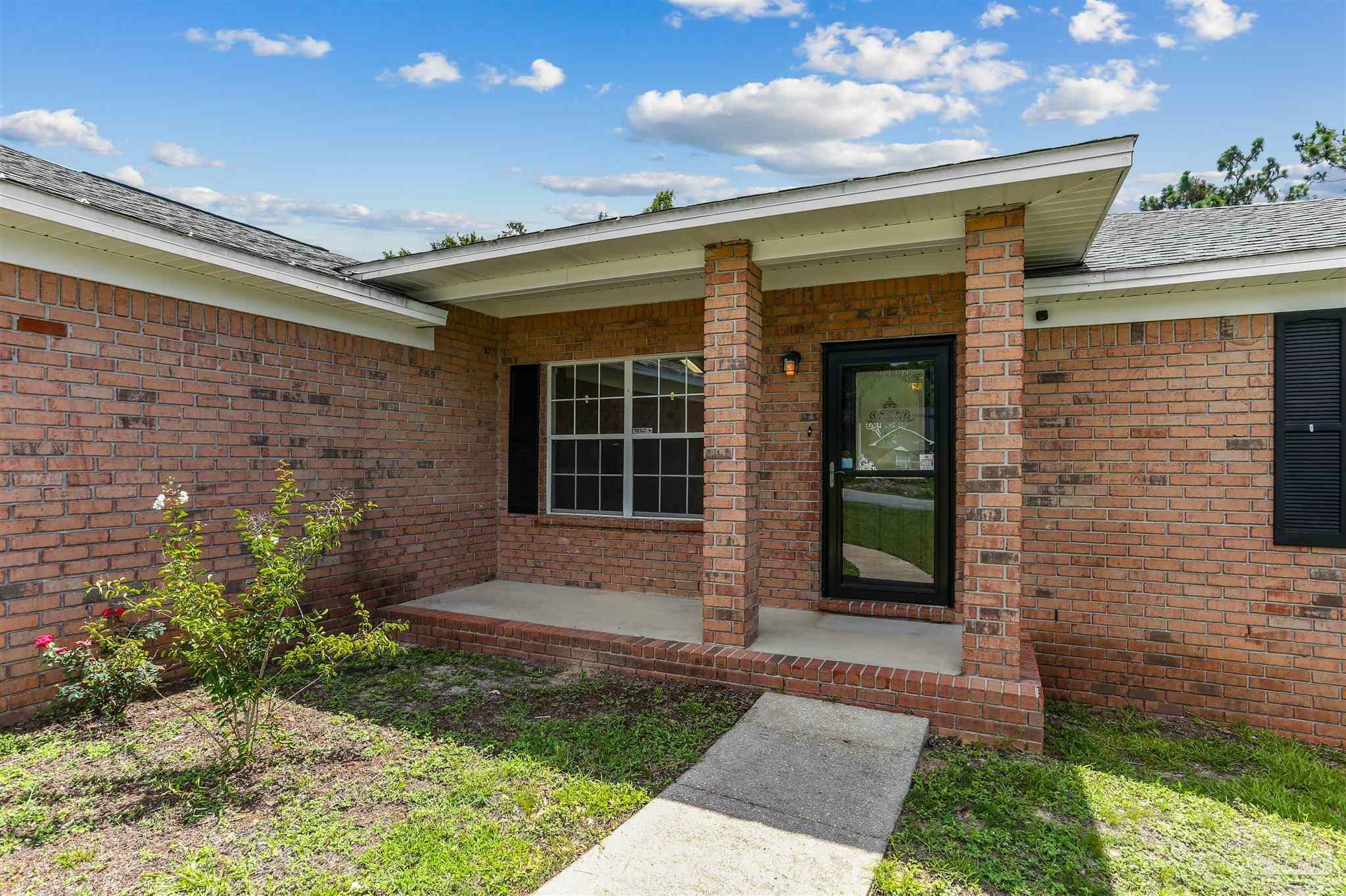 Property Photo: 5833 Pebble Ridge Dr FL 32583