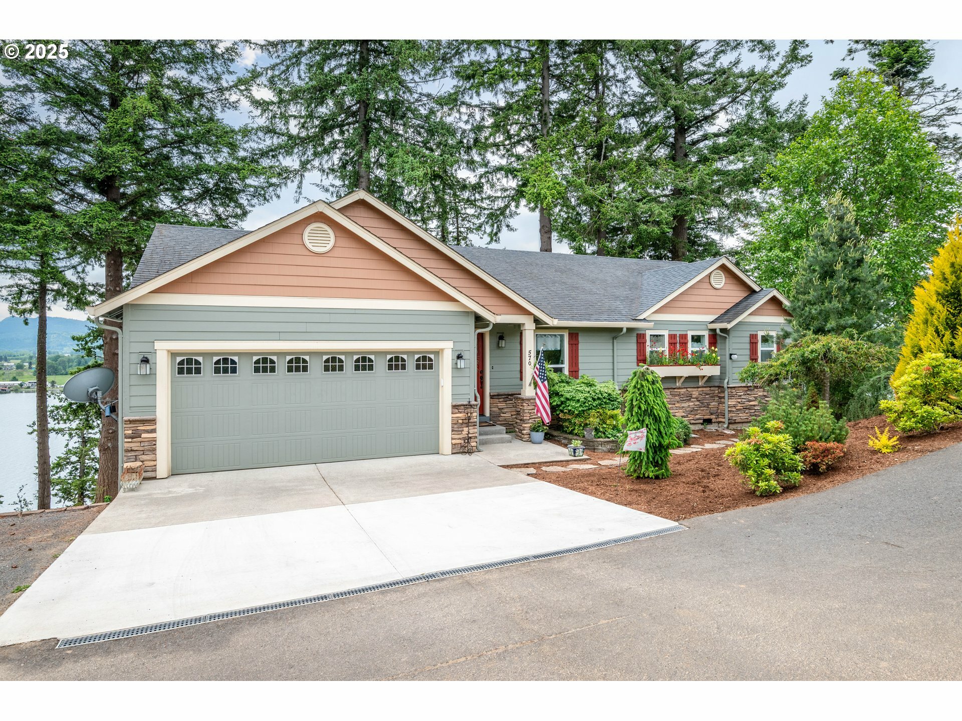 Property Photo: 570 Columbia St WA 98612