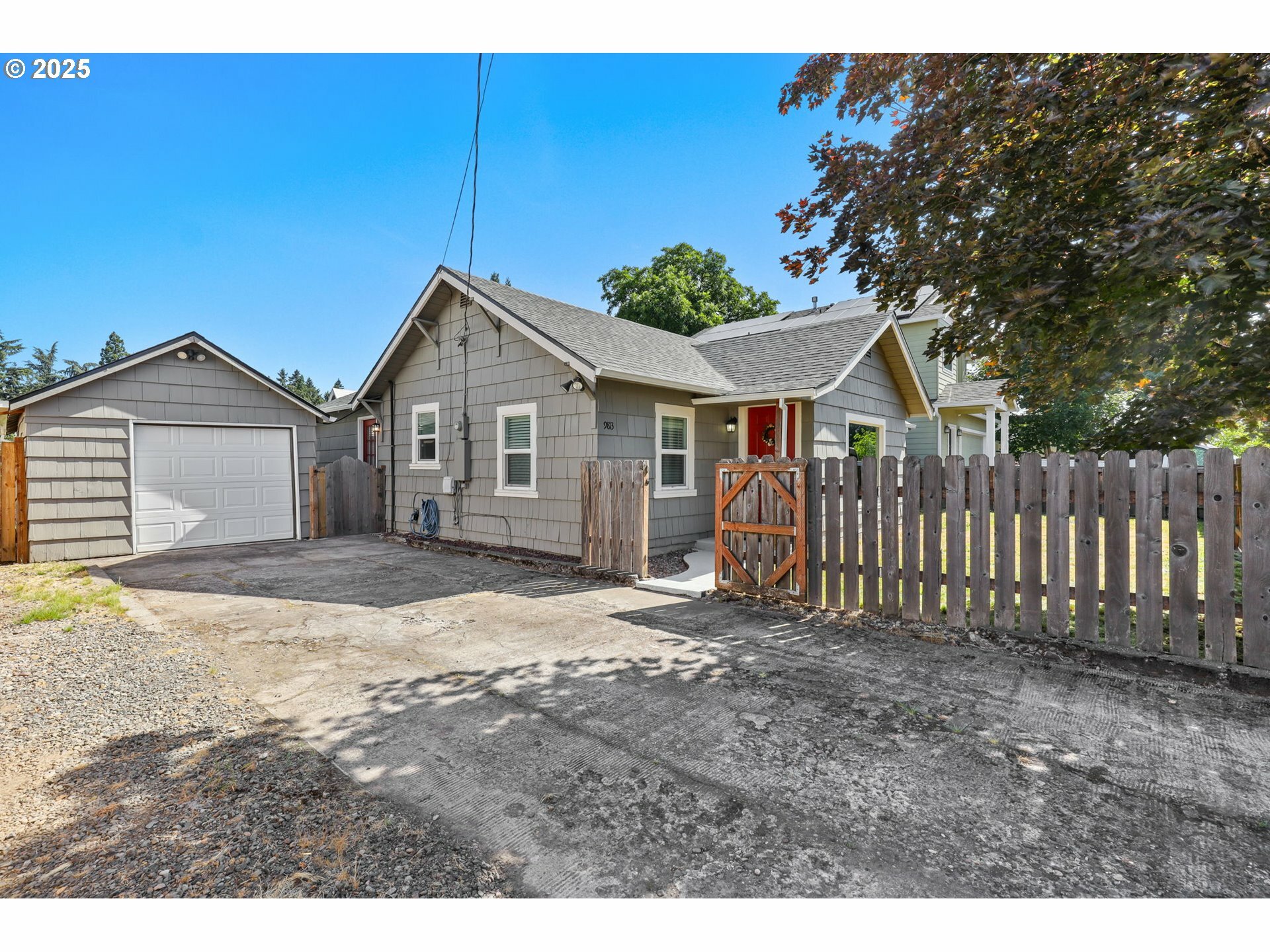 Property Photo:  9813 SE Citadel St  OR 97015 